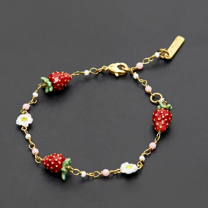 

Fashion Sweet Handmade Enamel Red Strawberry White Mini Flower Charms Fresh Fruit Bracelet for Women Fairy Style Cute Hand Craft