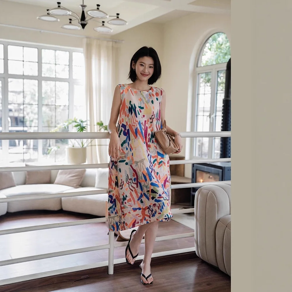 

New Spring and Summer Printed Miyake Pleated 2025 Dress for Women, Loose, Fashionable, Elegant, Sleeveless Mid Length Skirt