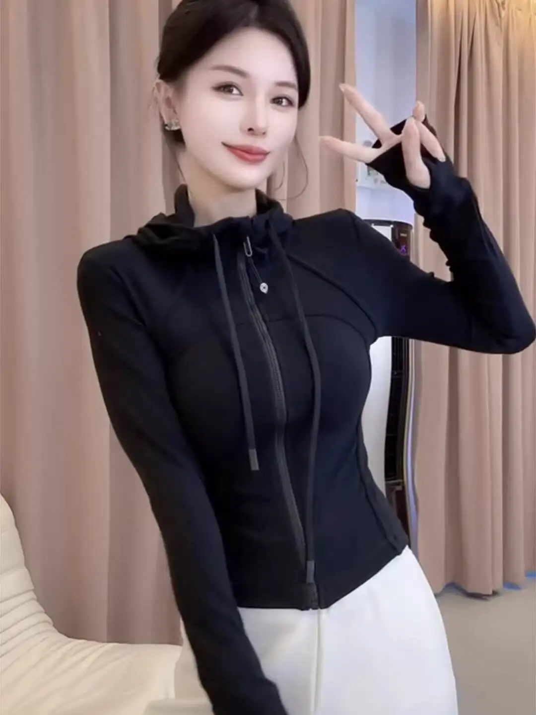 

2026 New Women's Black Hooded Zip Up Short Sweatshirt Slim Fit Casual Sports Jacket