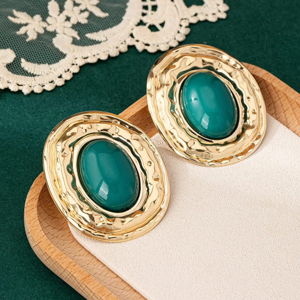 Vintage Rote Emaillierte Gehämmerte Große Ovale Ohrstecker für Damen, Antiker Stil, Kräftiger Welliger Metallrahmen, Königliches Design, Schmuck – Detail 10
