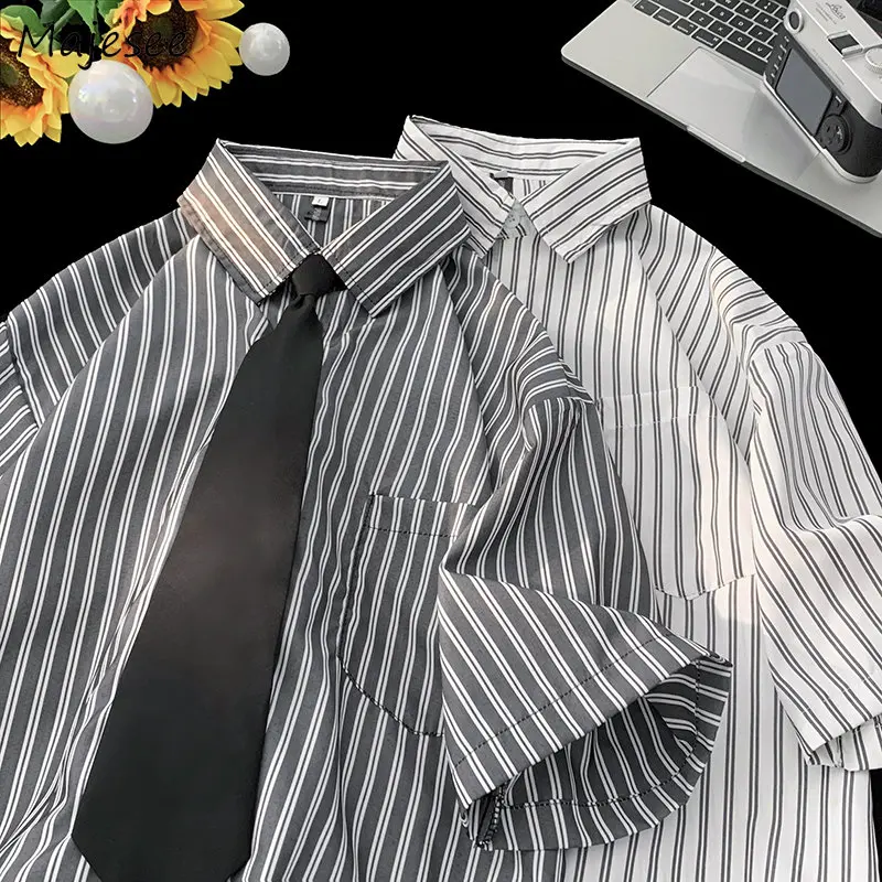 Vertical Stripes Shirts Men Clothing Korean Fashion Baggy Gentle Smart Casual Summer Thin Handsome Temper Camisas All-match Chic