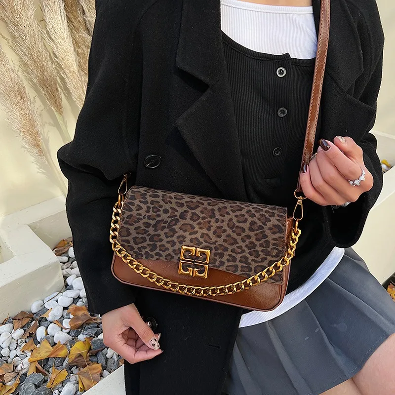 

2025 Новая лоскутная замшевая и бархатная сумка, шикарная женская сумка через плечо с леопардовым принтом, осенне-зимняя сумка через плечо