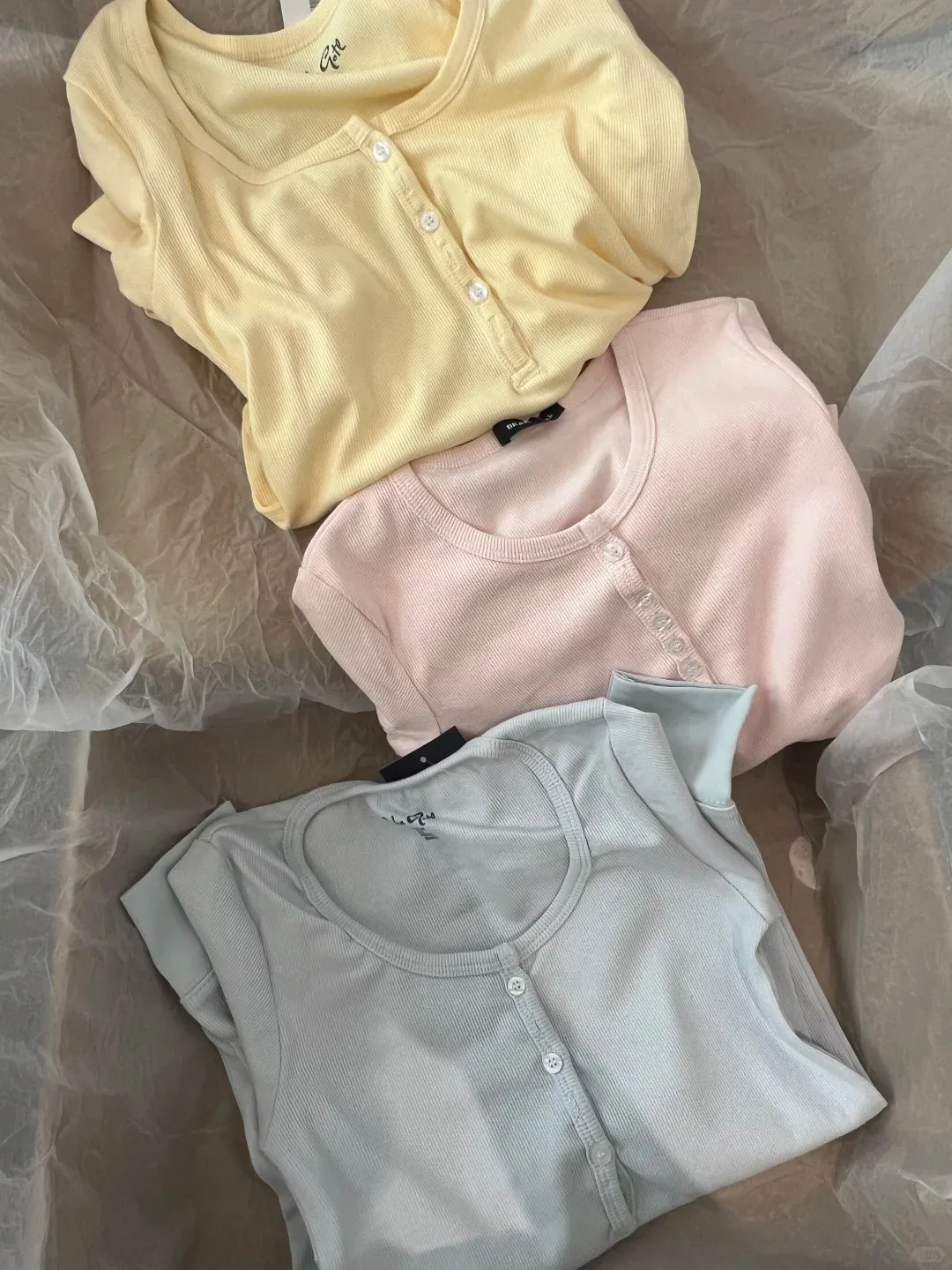 

Sweet Yellow Ribbed Buttons T-shirt Women Buttons O-Neck Cotton Slim Long Sleeve Tee Cute Vintage Preppy Style T Shirt Y2K Top