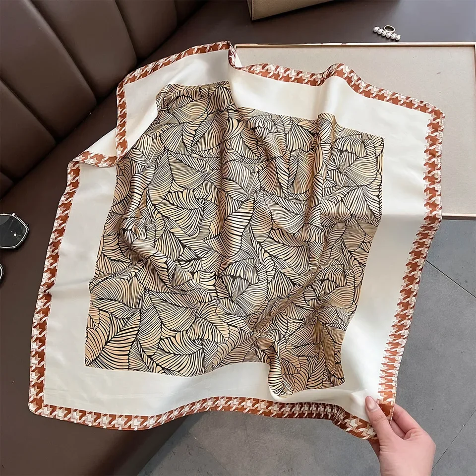 격자무늬 잎 프린트 새틴 스퀘어 스카프 부드럽고 가벼운 여성용 패션 액세서리 머리 목 숄 우아한 머리 스카프