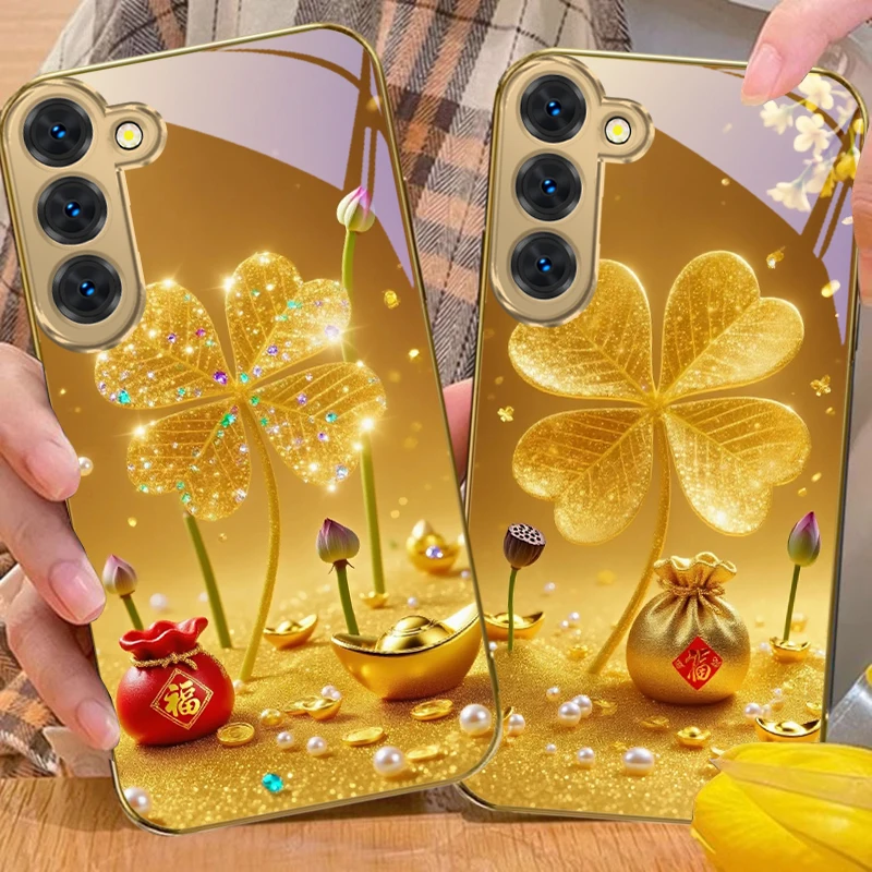 A huge golden clover For Samsung Galaxy S26 S20 FE S21Plus S22 23 Plus S24 Ultra S25 S21+ S9+ 22Plus Golden glass phone case view 6