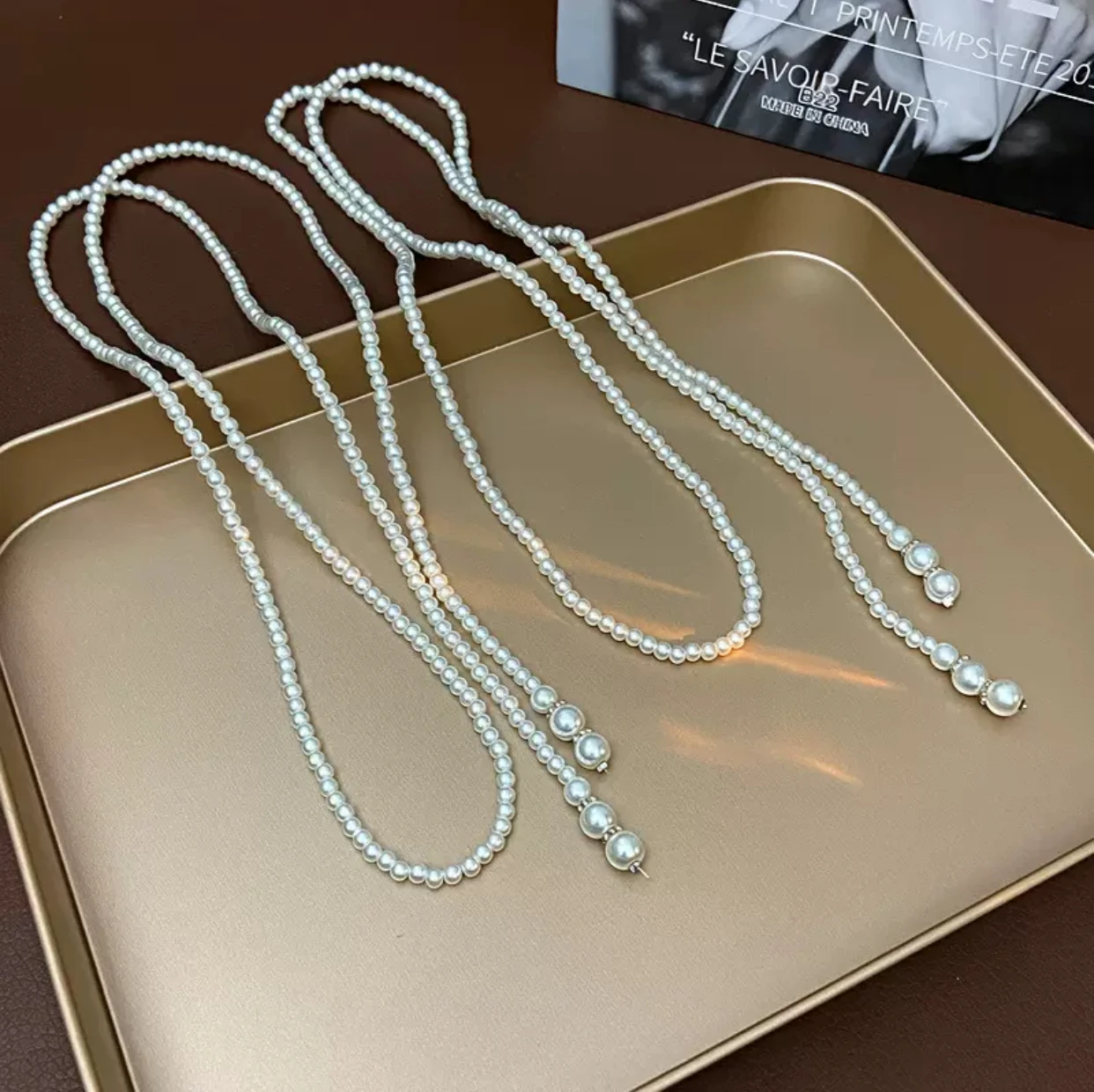 Collana di perle dal design di lusso da donna, stile lungo, sensazione di fascia alta, catena per colletto alla moda, catena cardigan di perle, semplice