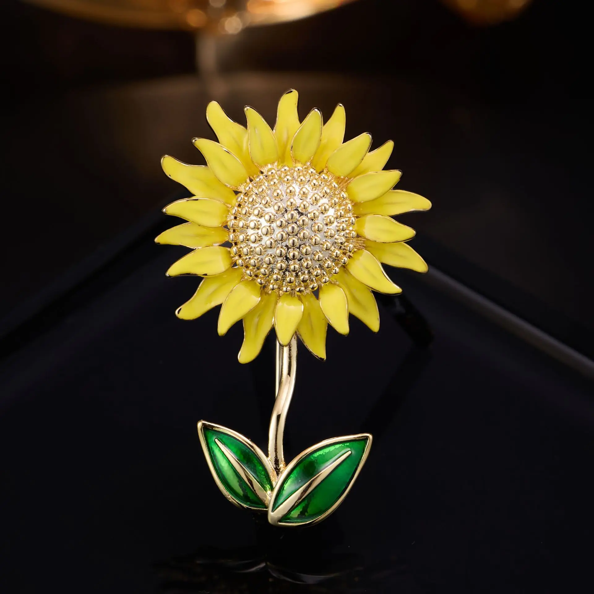 Countryside Style Exquisite Sunflower Brooches Light Luxury Design Fashionable Temperament Flower Accessories Enamel Pins