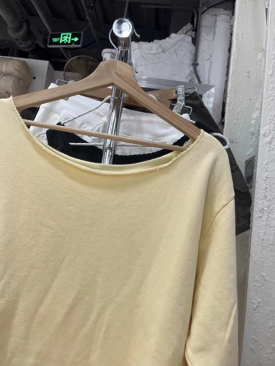 سترة نسائية صفراء فضفاضة غير رسمية مثيرة برقبة مائلة وأكمام طويلة بلوفرات قطنية للخريف بسيطة عتيقة بقلنسوة كبيرة الحجم Y2k جديد