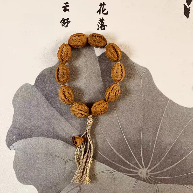 Small wild autumn walnuts, Jingbaling rust-colored walnuts, decorative objects for handling and holding, unisex design
