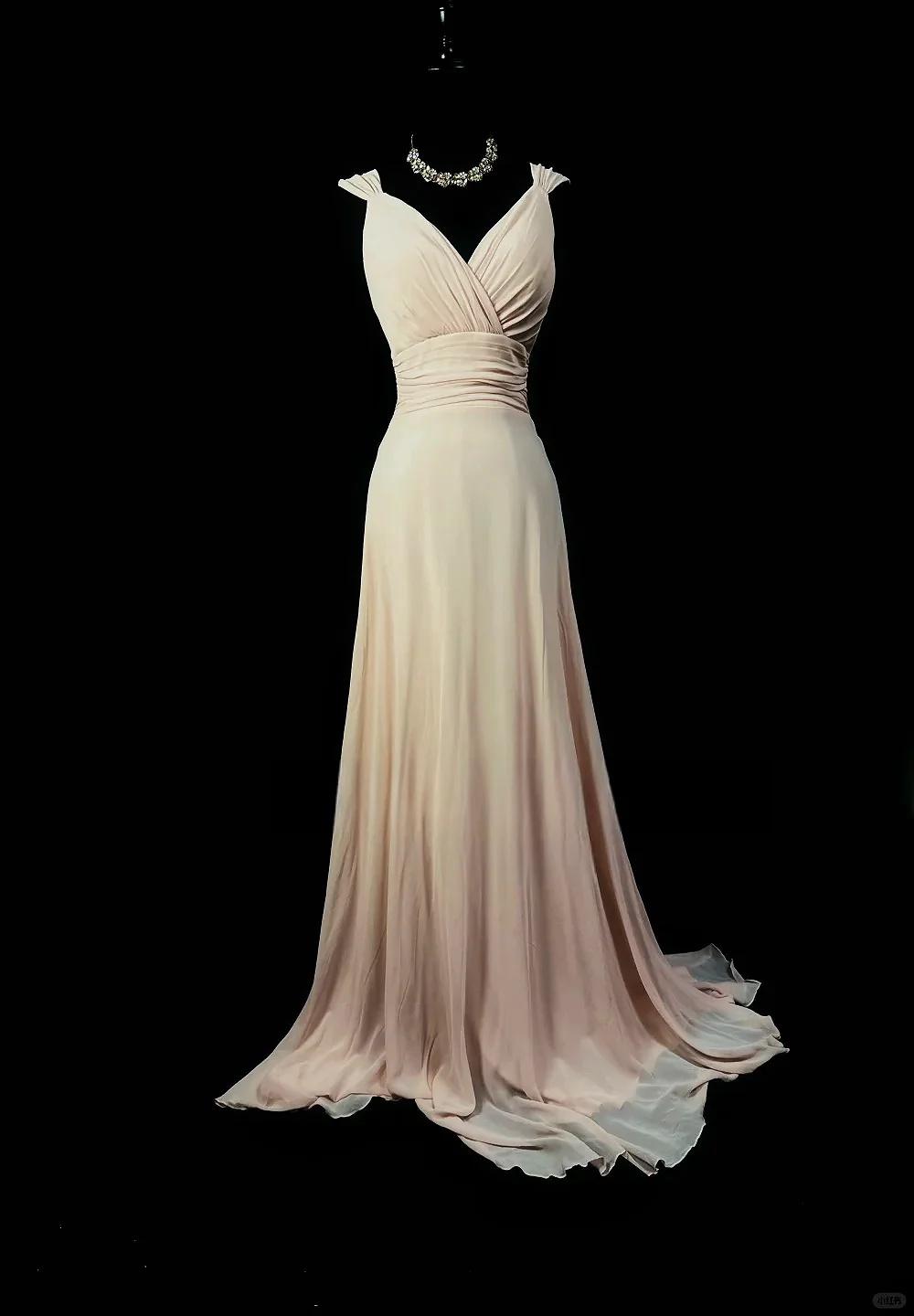 Simple Atmospheric Ivory Prom Dress White Gradient Powder A-Line V-neck Sleeveless Pleated Backless Chiffon Party Evening Gown