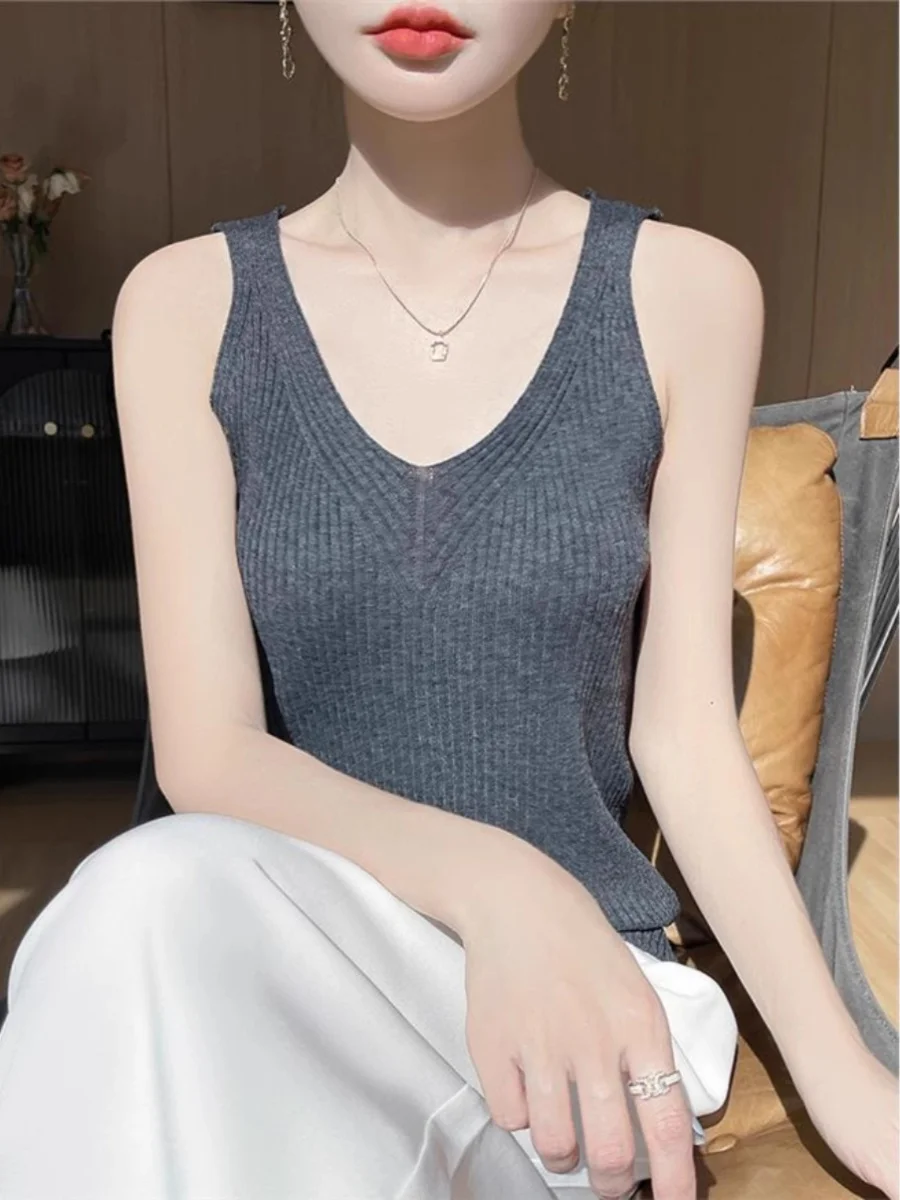 Elegant V-Neck Knitted Sleeveless Vest Women's Fashion Trend 2026 New Style Thin Thread Weave Base Shirt Suit Inner Wear