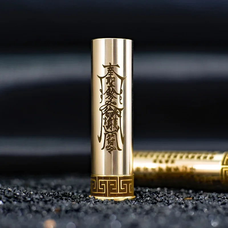 Creative Magnetic Brass Relief Retro Lighter for Men Nostalgic Collection Gift Personalized Ornament