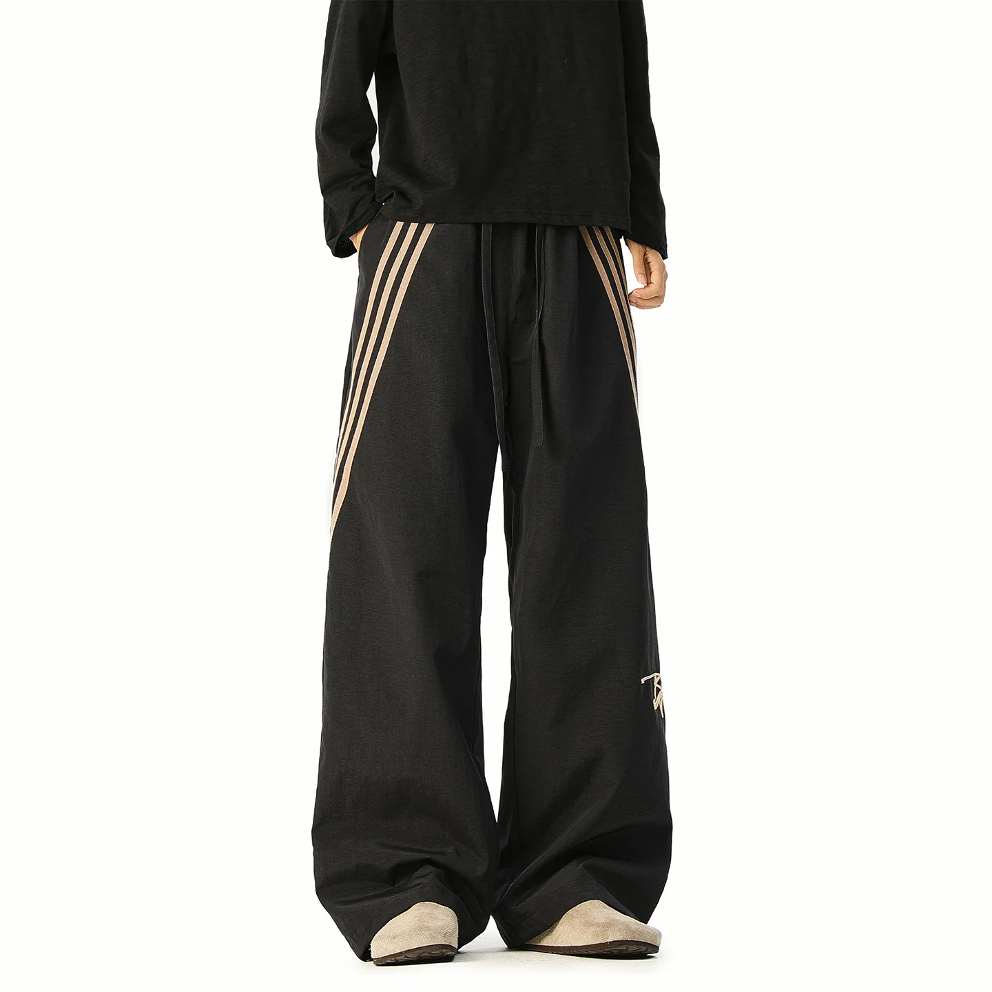 

2025 полосатые спортивные штаны мужские ретро подиумные джоггеры с заниженной промежностью с лозунной вышивкой и боковыми полосками унисекс брюки для уличных танцев