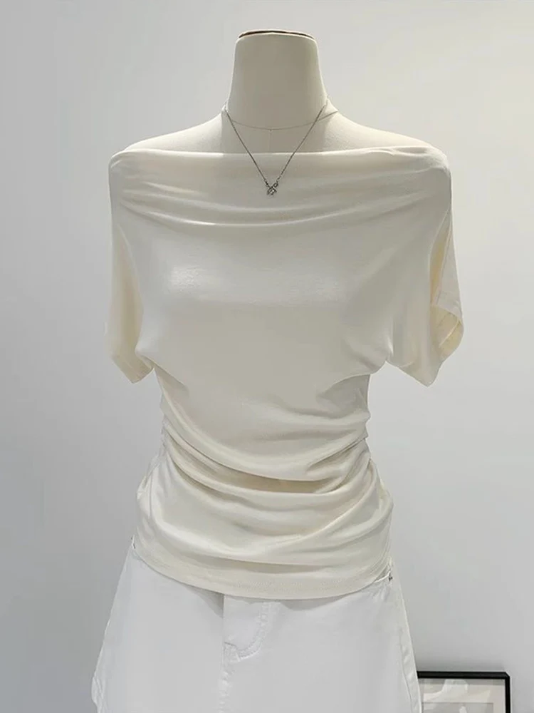Relaxing collar off the shoulder small shirt with pleats, waist cinching, and drape knit short sleeves