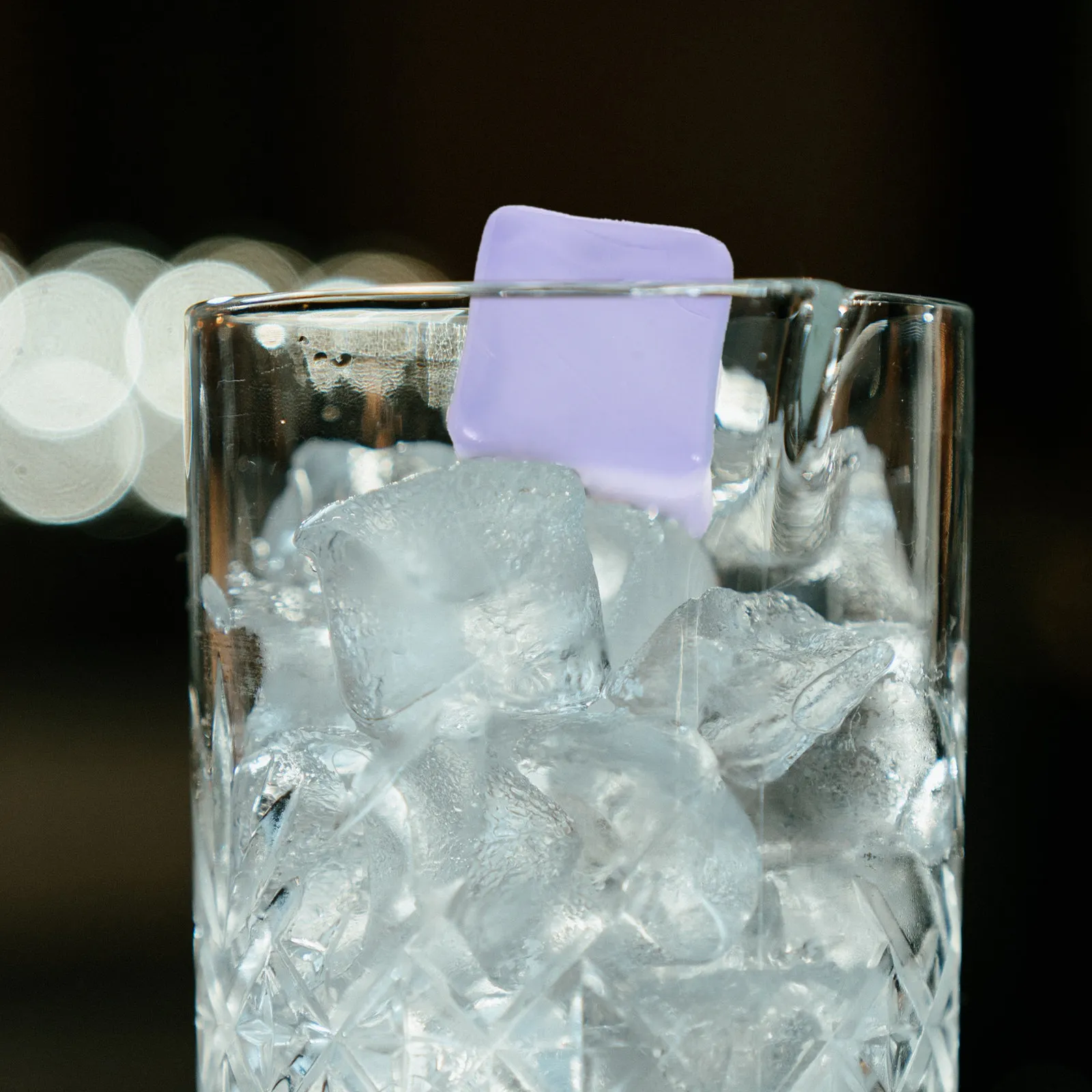 25Pcs Glow in The Dark Reusable Acrylic Ice Cubes for Drinks Wine Beer Non-Melting Flavor-Safe Refreezable Washable Bar