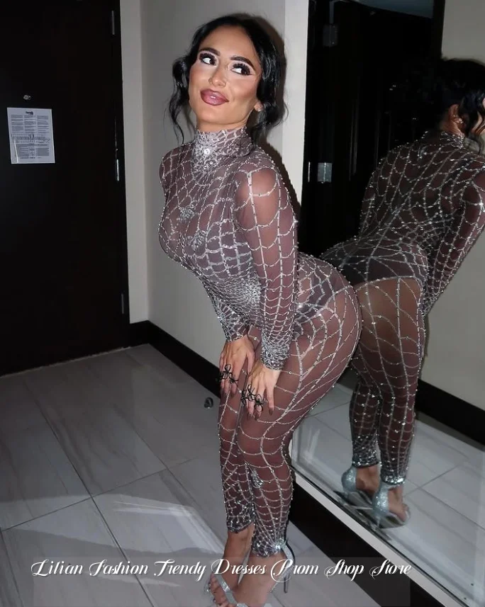 Robe de soirée transparente sexy personnalisée Glamour Crystal Appliqué Robe de cocktail entièrement ornée Accents de toile d'araignée Occasion spéciale