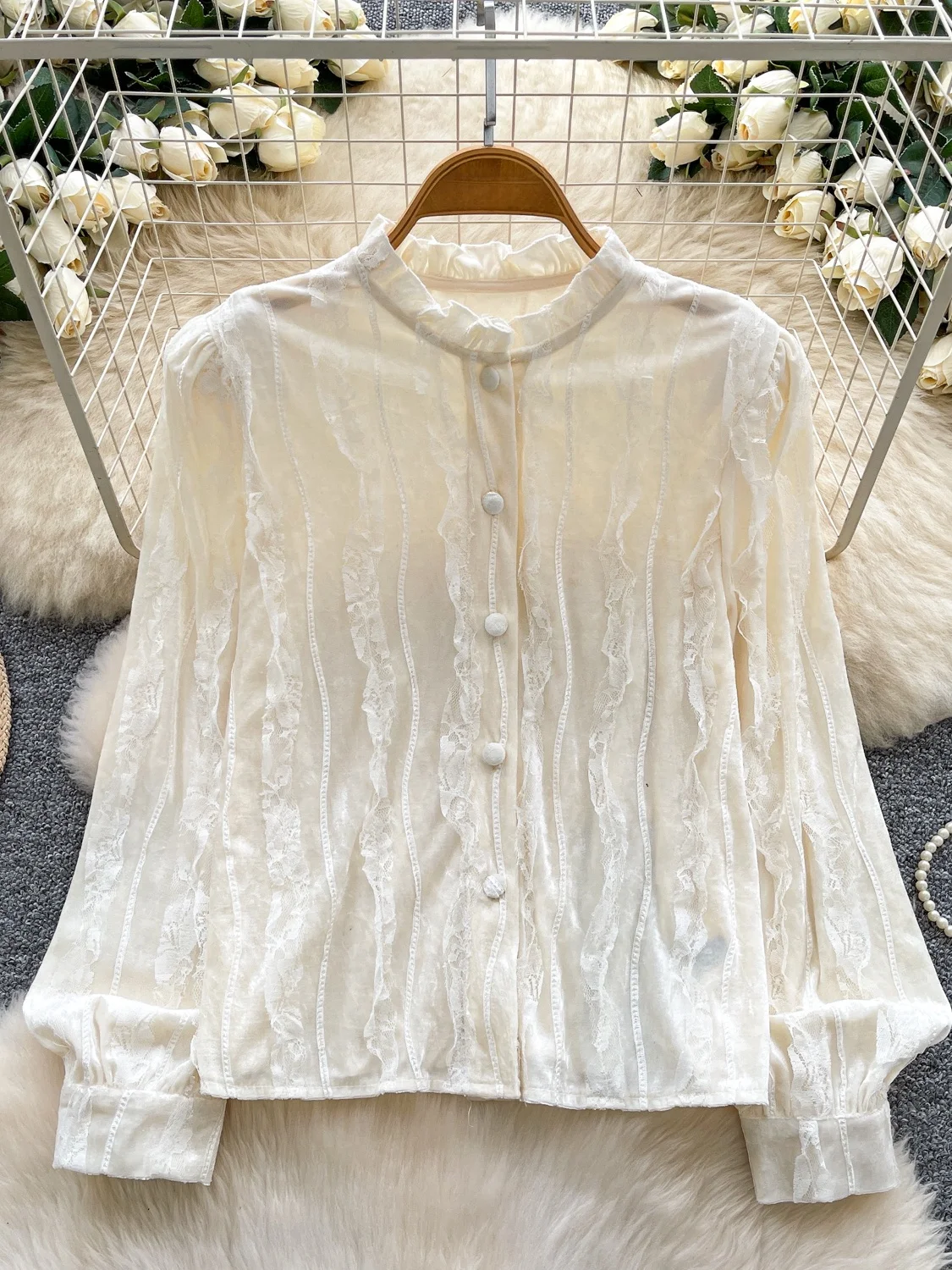 Kardigan damski z aksamitu z koronkowymi wstawkami, warstwowy, modny, jesienno-zimowy, uniwersalny, wygodny i oddychający.