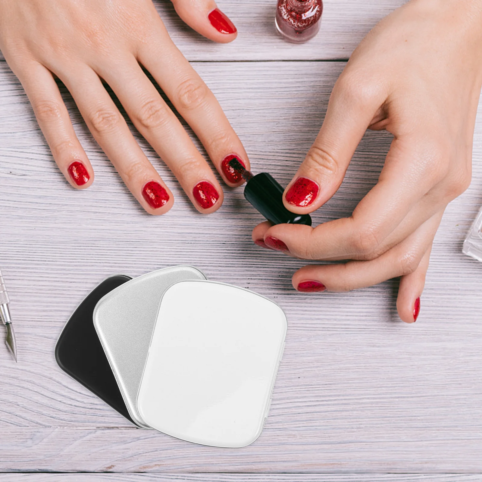 กล่องเก็บยาทาเล็บเจลขนาดเล็ก กล่องเหล็กขนาดกะทัดรัดพร้อมช่องเก็บของ อุปกรณ์ทำเล็บแบบพกพา กล่องใส่สีน้ำ