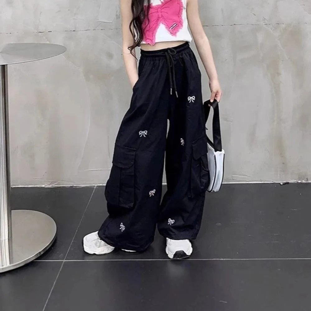 

Korean Embroidered Baggy Cargo Pants Wide Leg Multi Pockets Sweet Bow Pants High Waist Drawstring Y2k Pants Girl Dancing