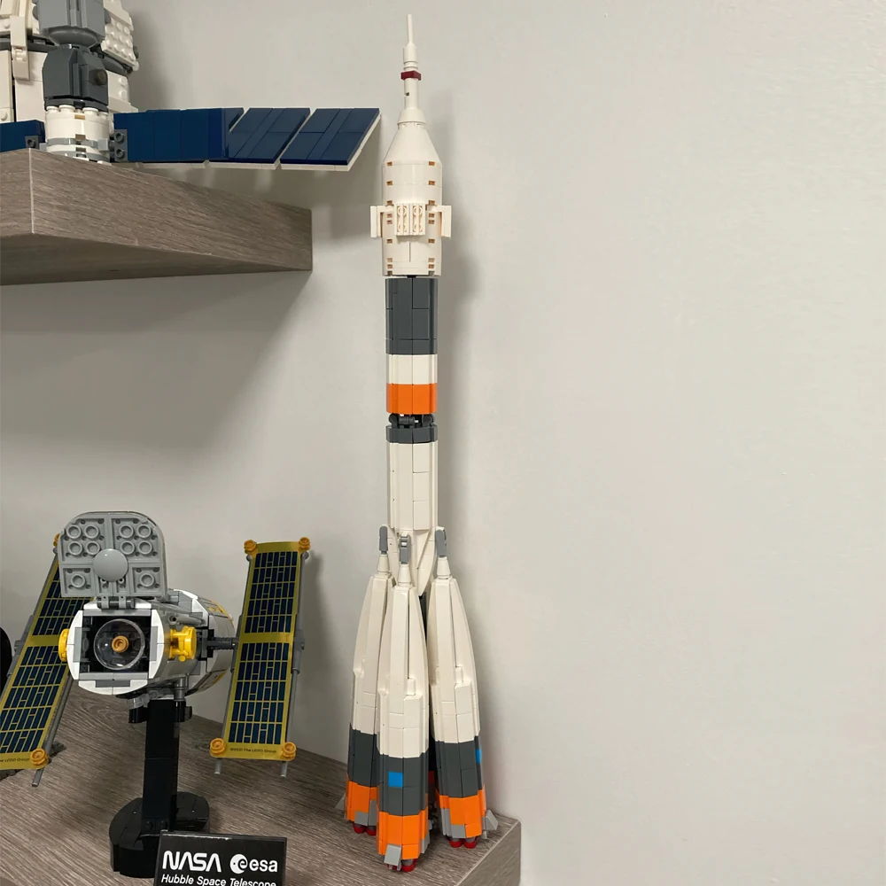 Ultimate Soyuz Rocket A-2 Building Block Set, Soyuz Rocket Model Toys, Outer Space Rocket for Kids and Adults (589 Pieces)