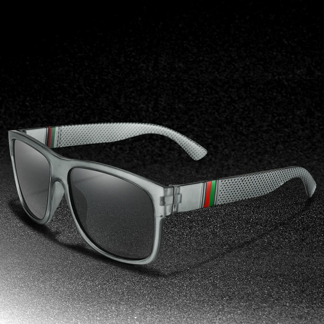 نظارات شمسية مستقطبة عصرية بإطار كبير للرجال والنساء، مناسبة للقيادة والرياضات الخارجية.