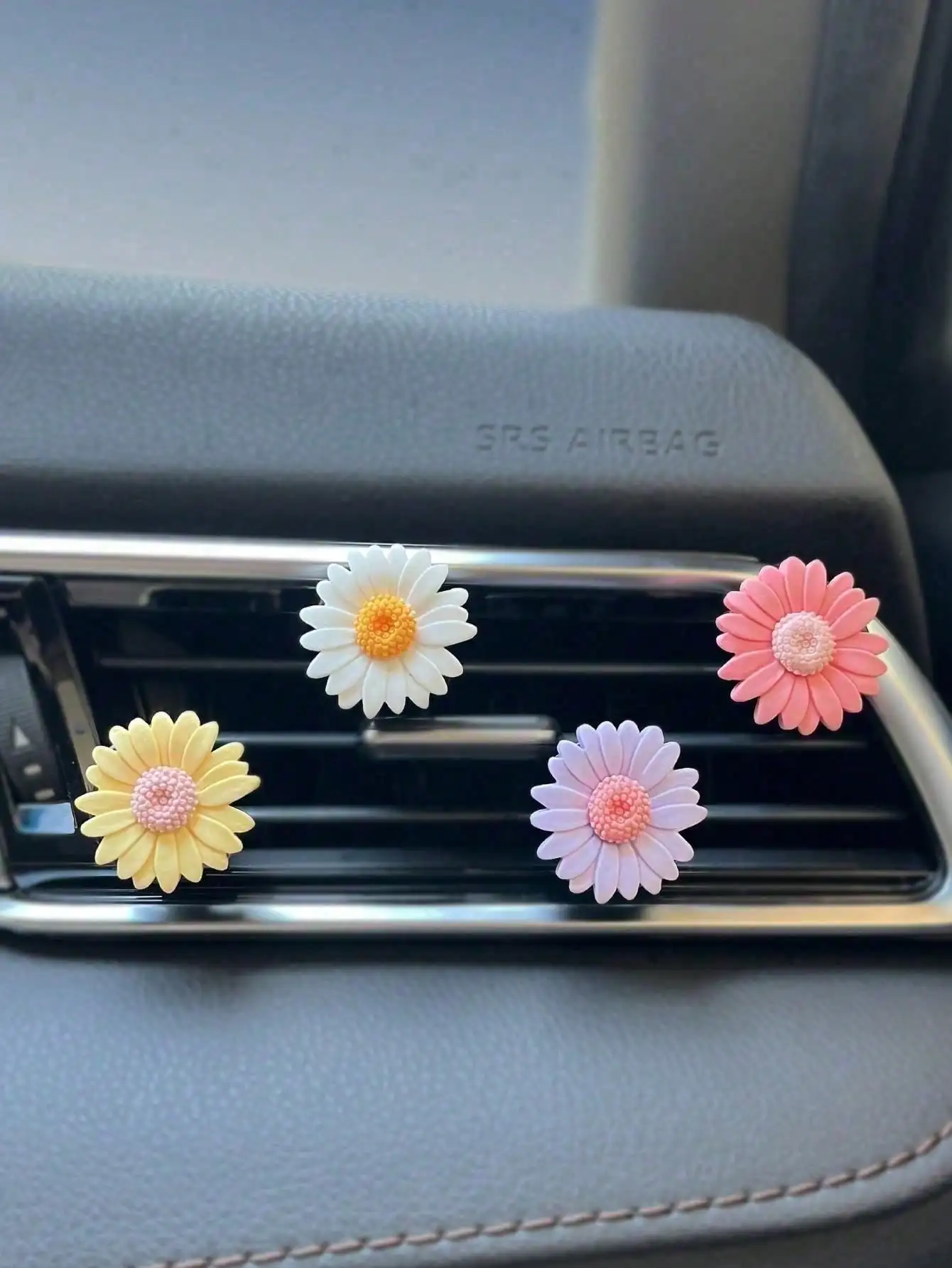 4Pcs Glossy Peach Blossom Cherry Blossom Car Air Outlet Aromatherapy Fresh Tone Car Aromatherapy (Comes With Four Pieces Of Osma