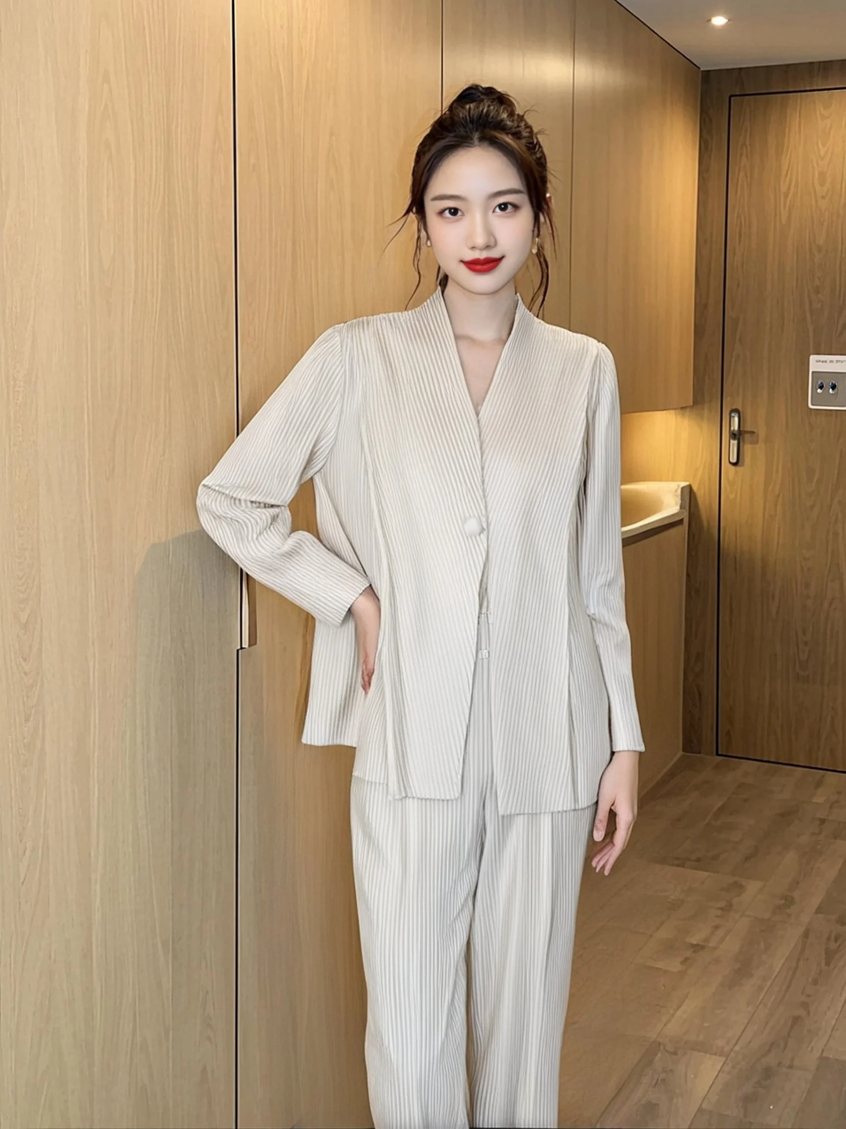 

Miyake Fold 2025 New Autumn/Winter Fashion Casual Loose Fleece Covering Fold Coat Straight Pants Pleats Set Two Piece Set
