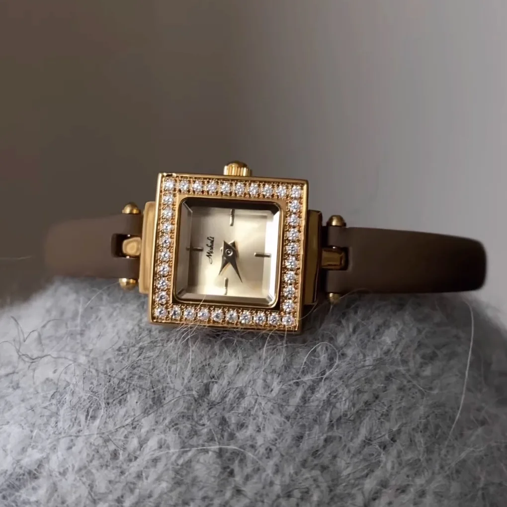Square small dial leather strap watch High-end retro exquisite gold women's watch Elegant women's watch Gift for women