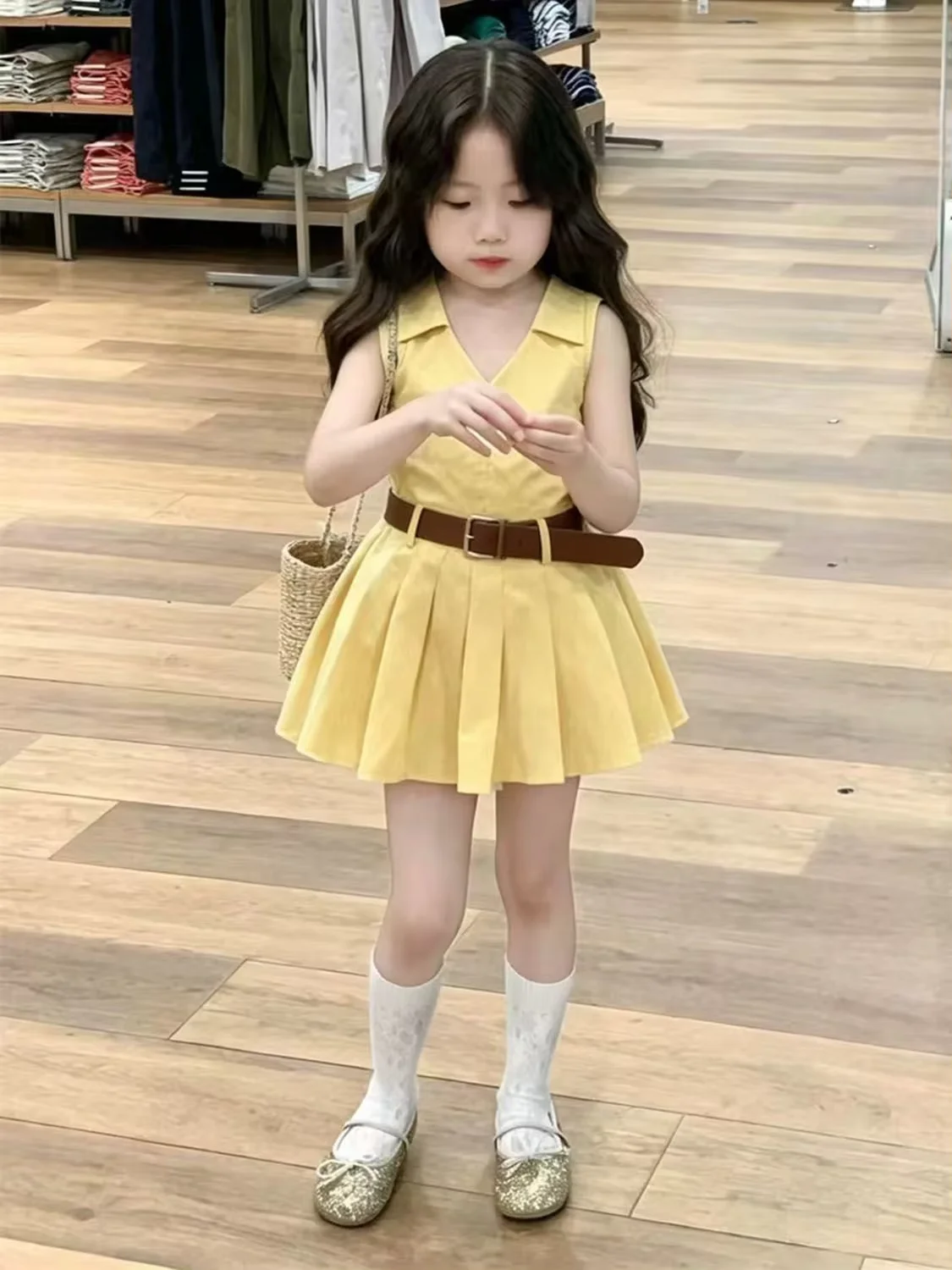 Girls Summer 2026New Yellow V-Neck Hanging Neck Dress Retro Waist-Cinching Dress for Kids Vintage Elegant Dress for Little Girls