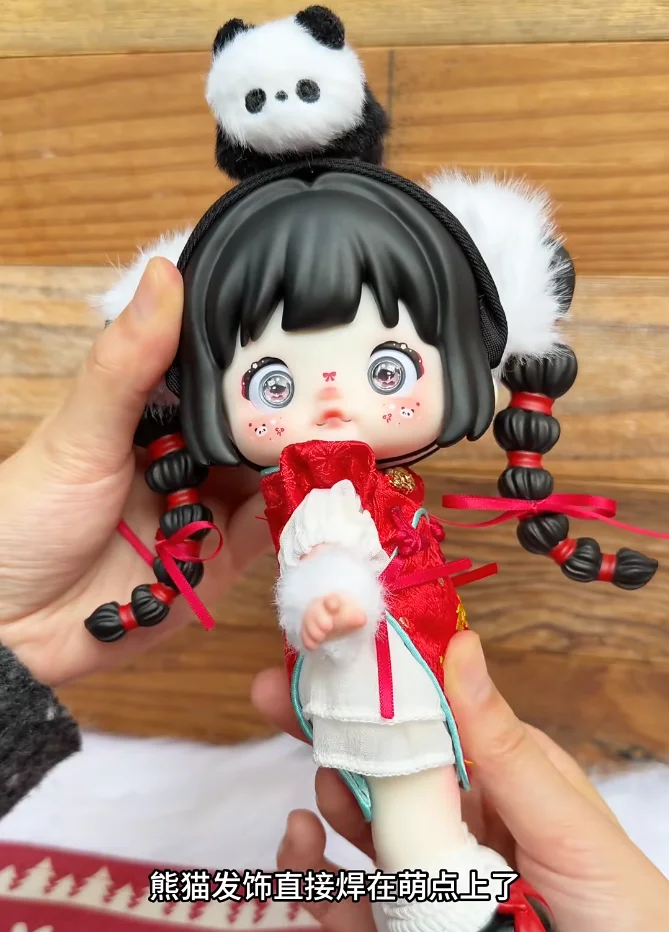 Genuino Nommi Mjd Action Figure Pace e sicurezza Ogni anno Collezione di bambole Kawaii Ornamento da tavolo Tendenza moda Regalo a sorpresa