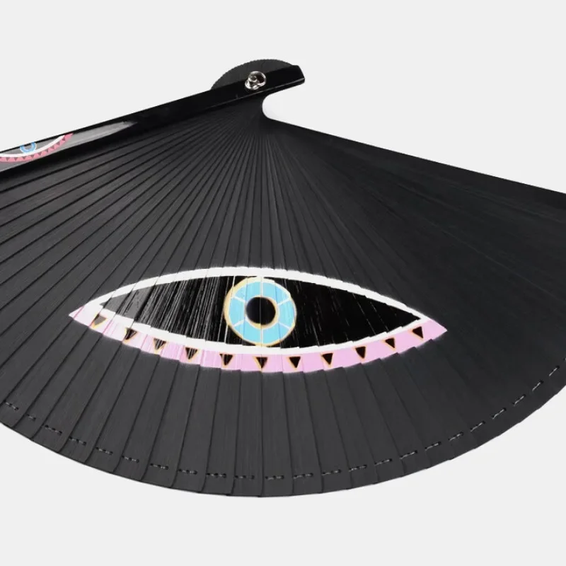 Kleiner Faltfächer aus Bambus für Damen