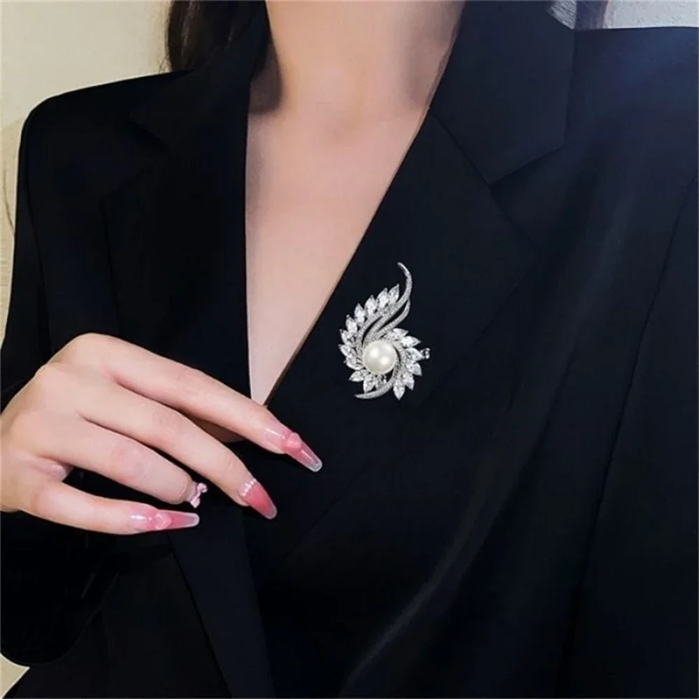 Luxury Rhinestone Women Brooch Pin Trend Animal Flower Feather Alloy Brooches Pins Bridal Dress Wedding Jewelry Gift Broches