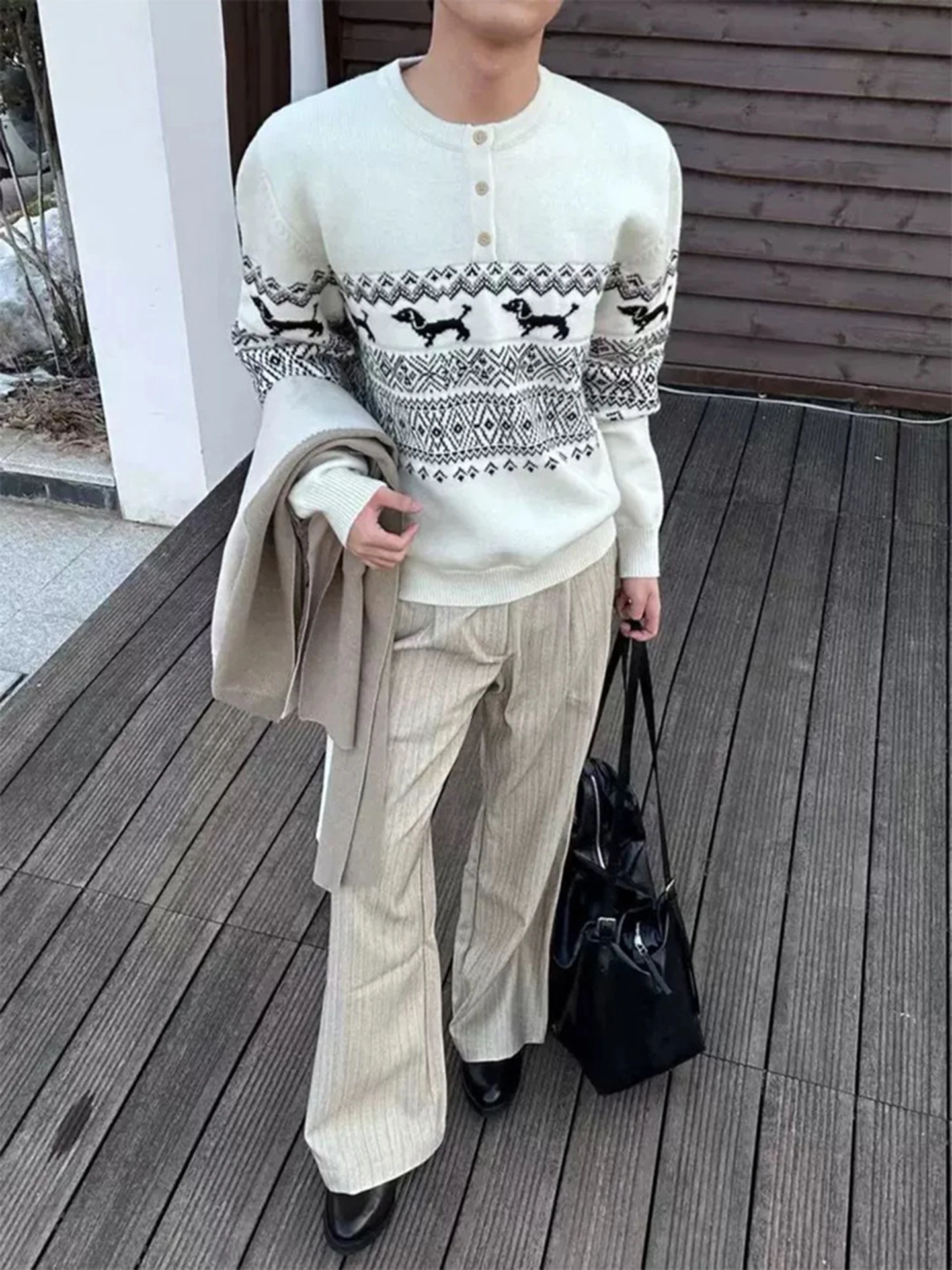 

Молочно-белый зимний вязаный свитер унисекс с узором Fair Isle, воротником Хенри, длинными рукавами и принтом Lazy Dog, комфортный крой