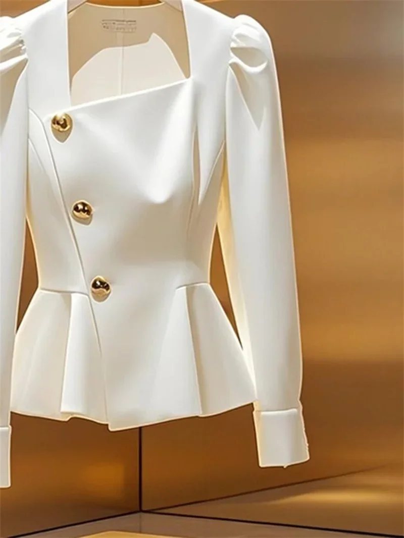 女性トップス春スリムフレア裾ペプラムシャツ 950P シックなスクエアカラーメタルボタンブラウスホワイトパフ長袖