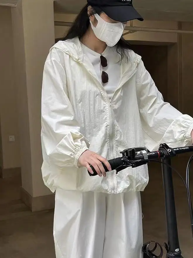 2026  New Women Hooded Coat Loose Style Zip Design Thin Cool Jacket Coat Fashion Beige Jacket Femme  Streetwear
