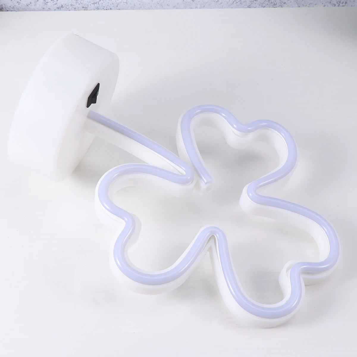 

Shamrock LED Night Light Creative Bedroom Lamp USB Powered Soft Kids Room Decoration Mini Lamppost