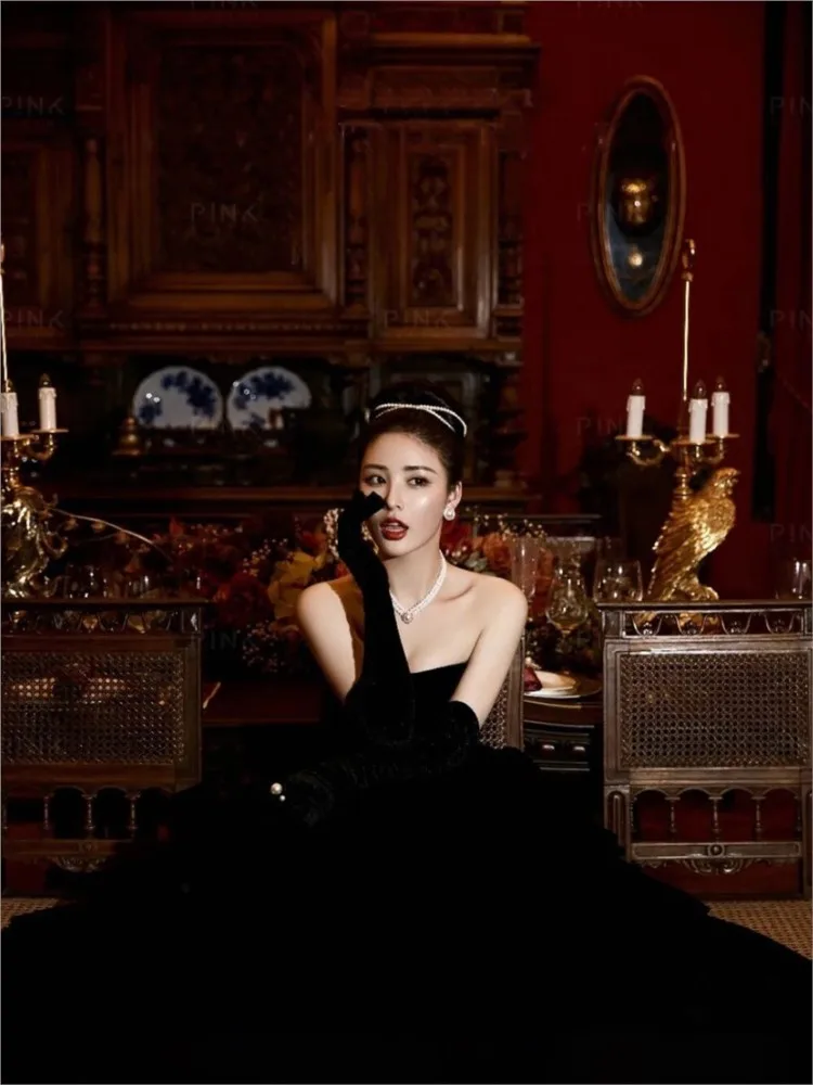 A black cake-designed dress for the main event banquet fashion show