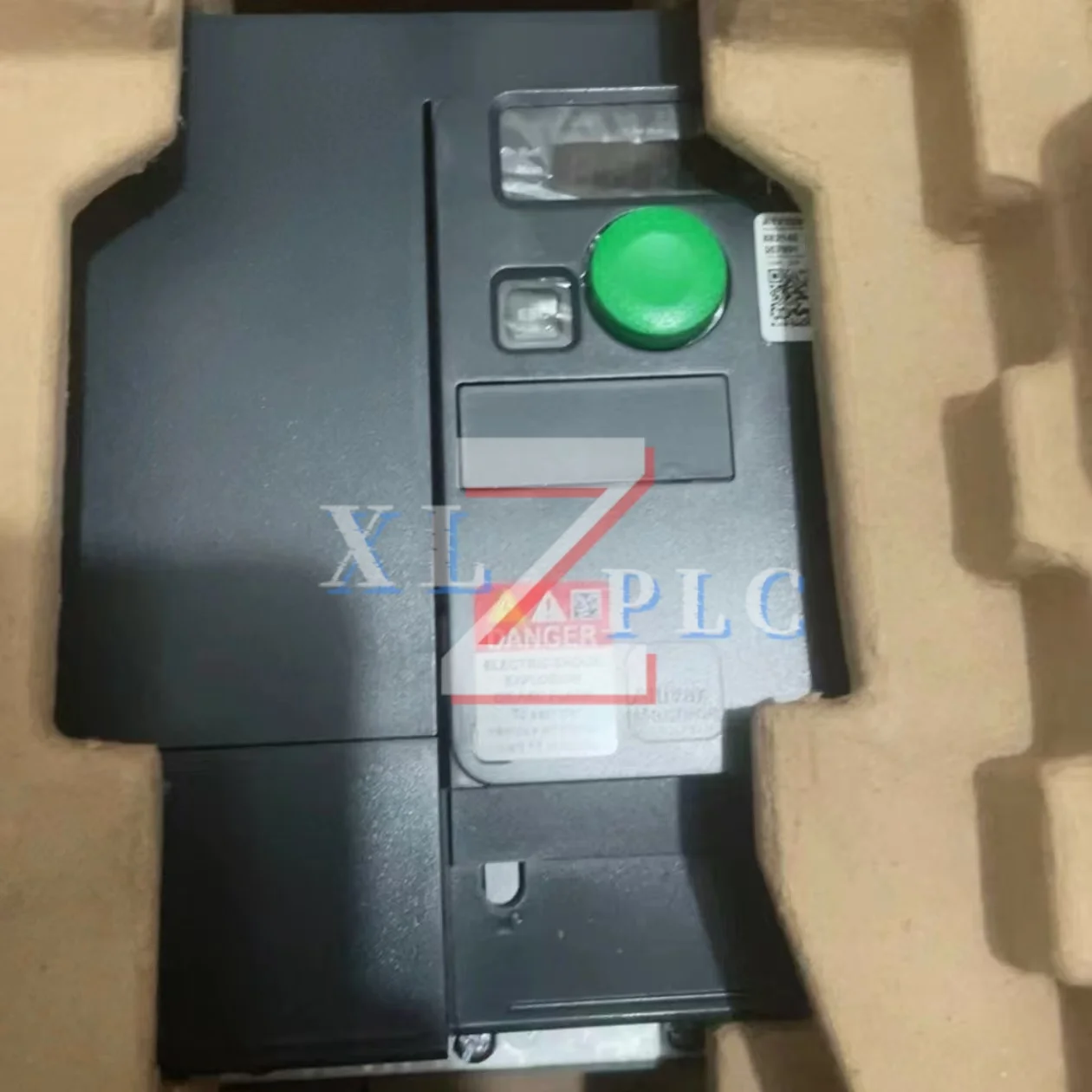новый в наличии частотный привод ATV320U22N4C ATV32HU11N4