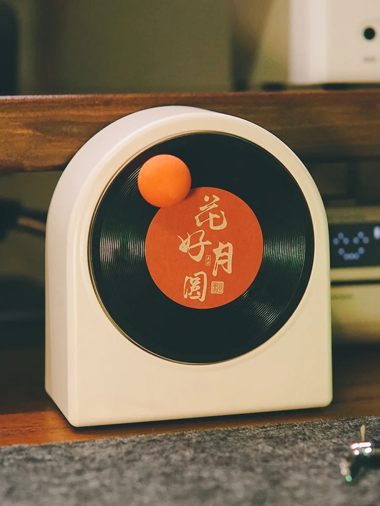 

Звуковая колонка в астрономической тематике: креативный подарок учителю на день рождения, практичная аудиосистема, дизайнерская находка, белый цвет