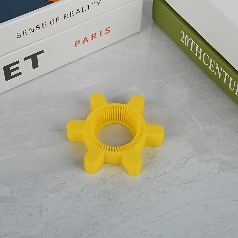 1pc Twist CapOpener per bottiglie/plastica gialla, impugnatura ergonomica, attrezzatura durevole per bevande. Attrezzo da cucina compatto e robusto, regalo di Natale