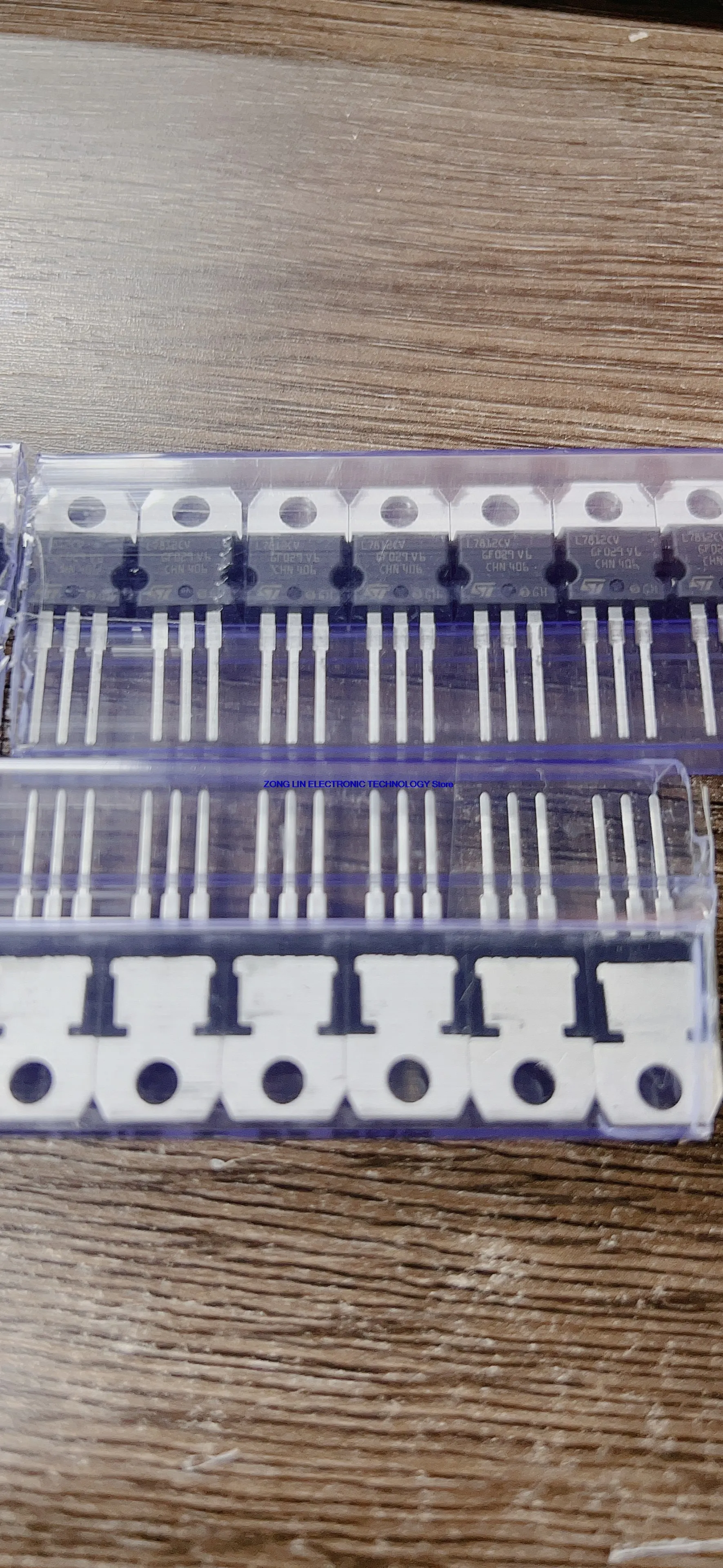 Imported original L7812CV 1.5A three terminal voltage regulator circuit+12V TO-220     20PCS