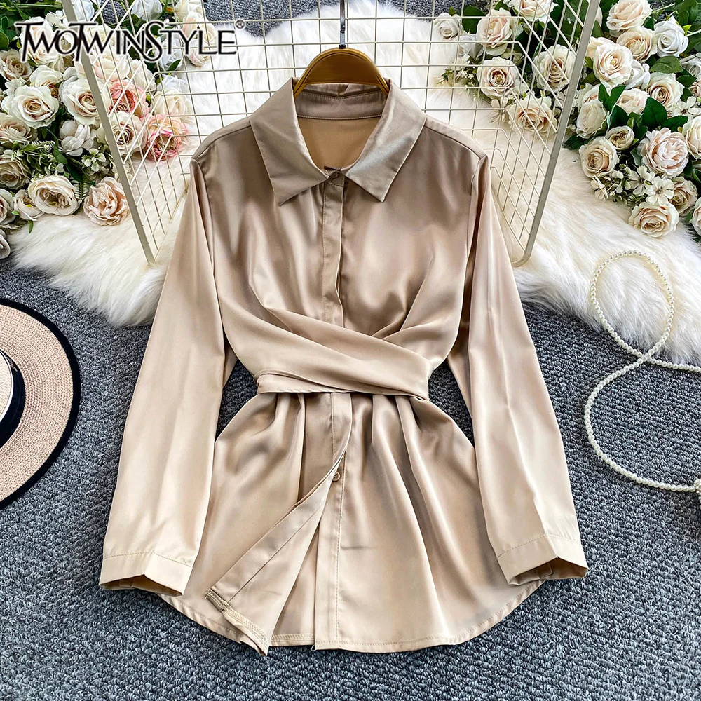 

TWOTWINSTYLE Элегантные однотонные солнцезащитные рубашки для женщин с лацканами и длинными рукавами, повседневные блузки со складками, женские новые KJA555527