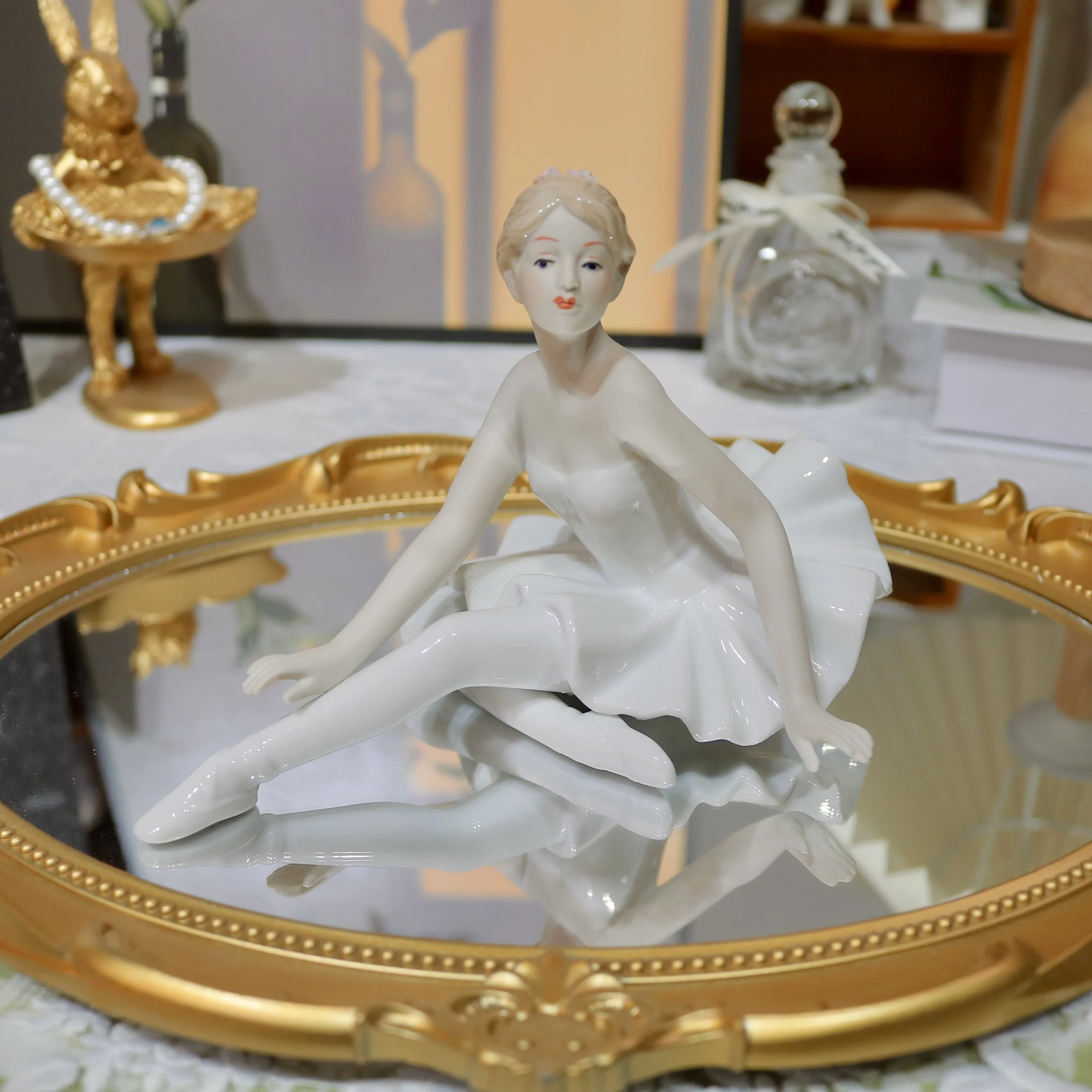 Western figure ballet girl elegant ceramic figure porcelain accidentally playing piano ornaments desktop exhibition hall collect