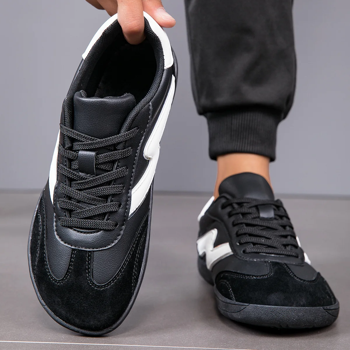 

Мужская повседневная обувь больших размеров 40–47, кожаные кроссовки для отдыха, модная повседневная обувь в уличном стиле, большие размеры для мужчин и мальчиков