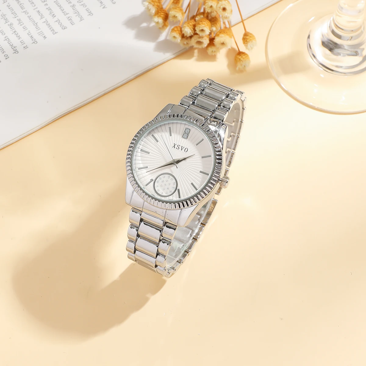 ساعة كوارتز نسائية عصرية وخفيفة الوزن ذات قرص دائري مصنوعة من خليط معدني مكونة من 4 قطع، مناسبة لعيد الميلاد وعيد الشكر #3