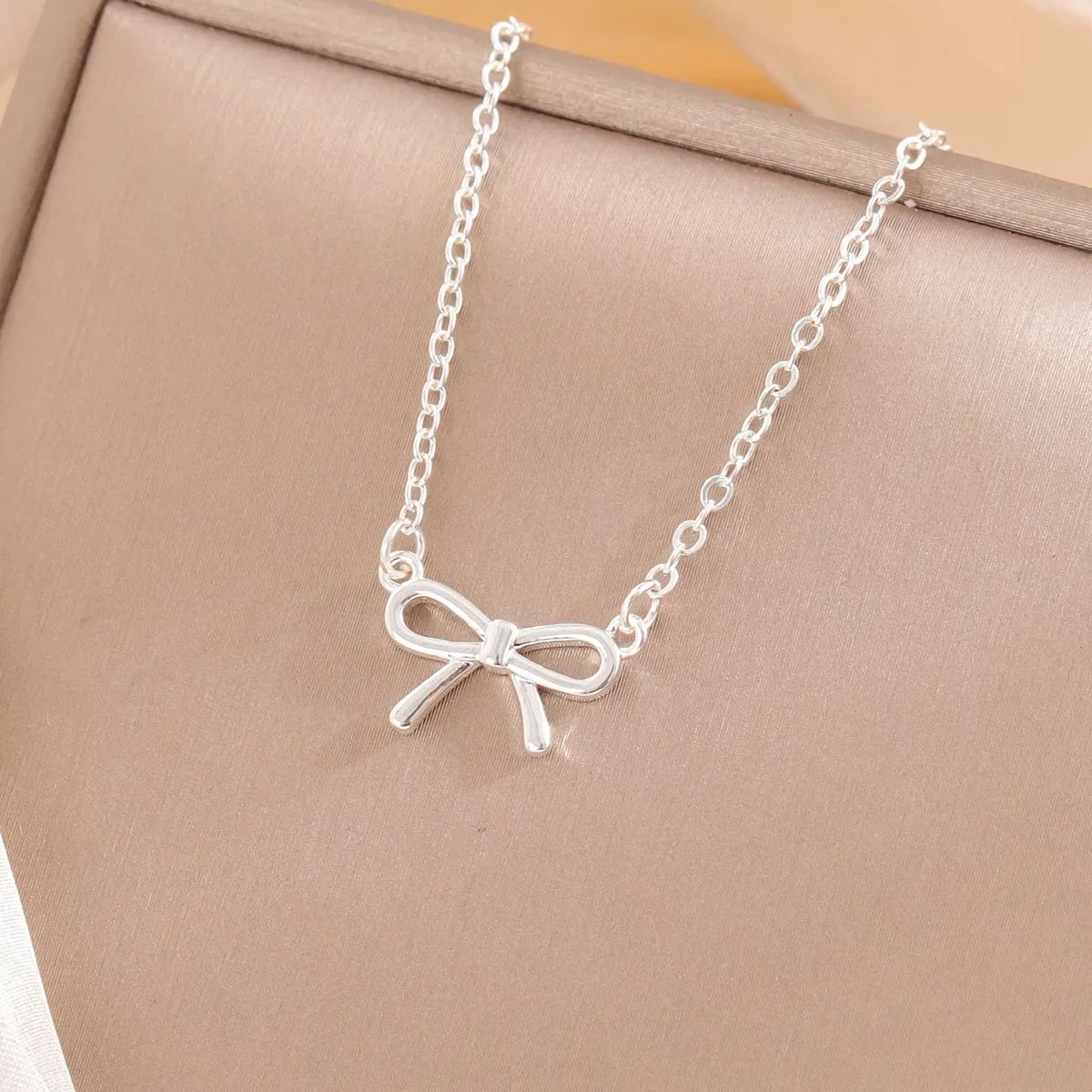 Simple High-quality Allergy-resistant Female Korean Fashion 925 Sterling SilverJewelry Bow Pendant Necklace XL019