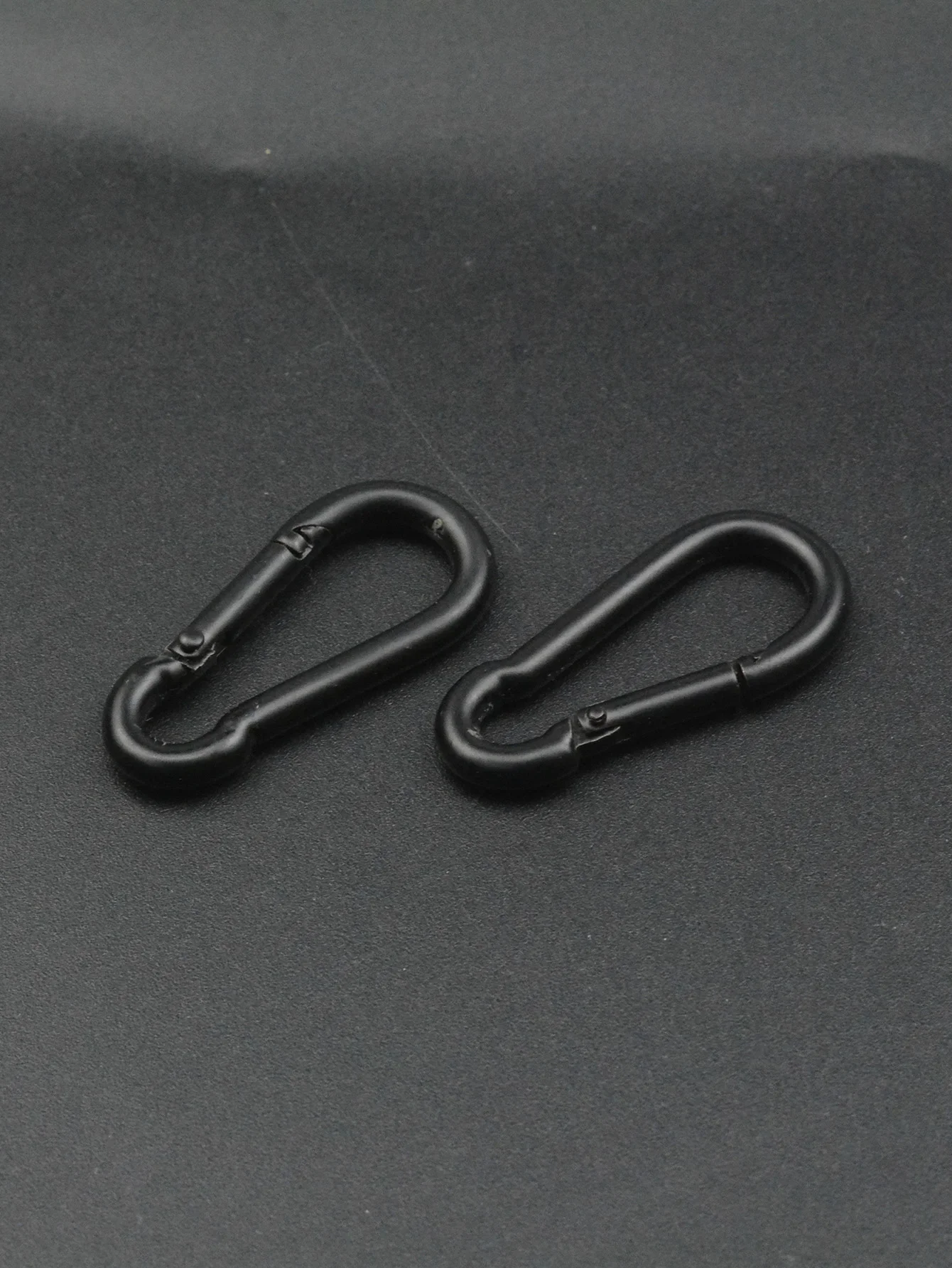 2 Pcs Matte Black Heavy Duty Steel Oval Safety Lock Quick Release  Link Connector Carabiner Keychains  Hook EDC DIY