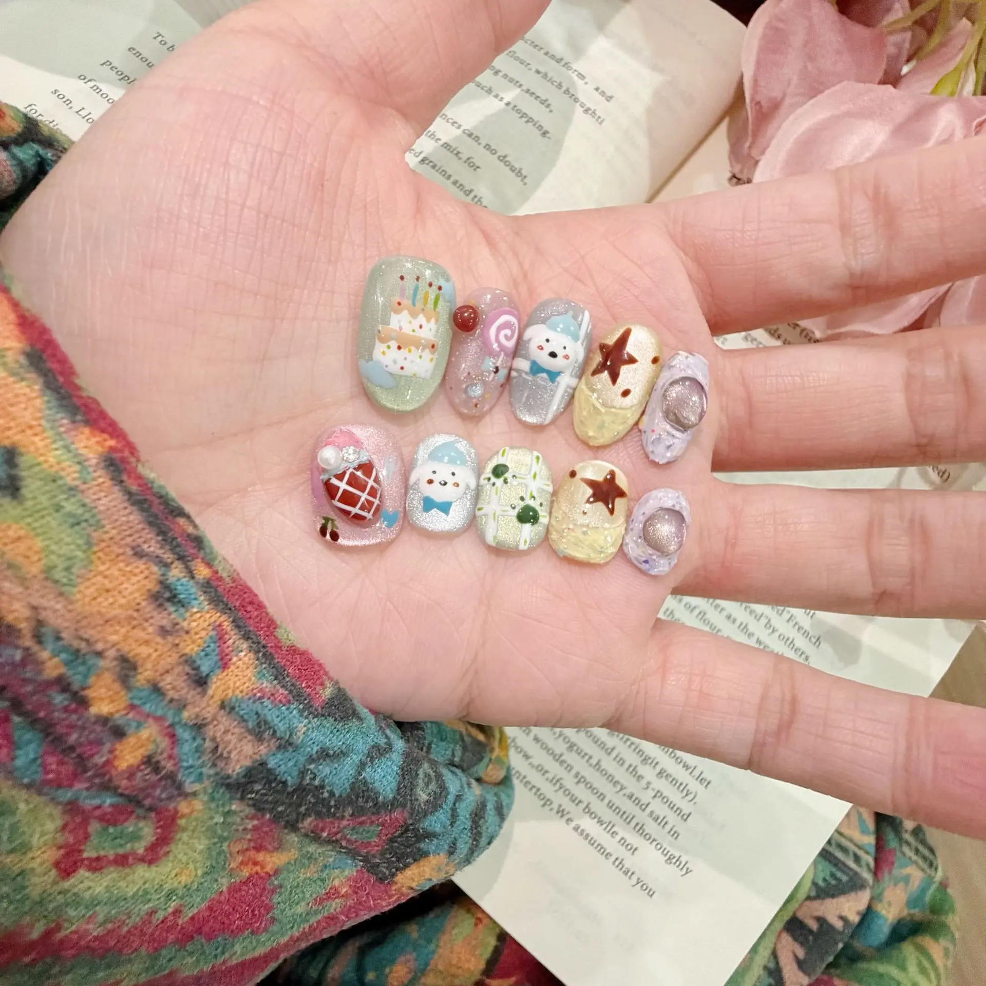 

10 шт. накладных ногтей ручной работы для девочек, милые, с эффектом кошачьего глаза, короткие, овальные, многоразовые, для повседневного использования и вечеринок