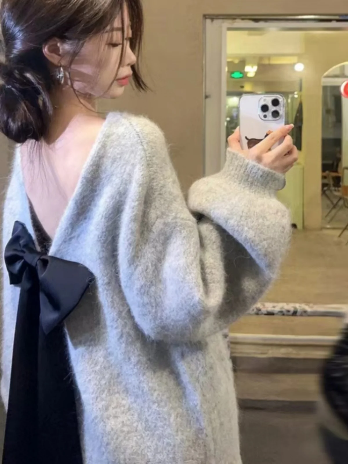 セクシーなバルロングスリーブニットセーター、レディースルーズレイジーオーバーヘッドデザイン、官能的な結び目、春と秋のトップス