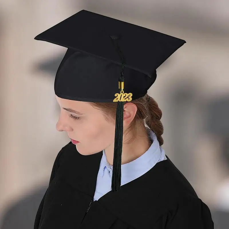 2023 NEUE Graduation Kleid College Schuluniform Kleidung Kappe Set Unisex Matte Kleidung Für Hohe Schule Mit Quasten Jahr Stempel